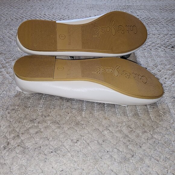 Cat & Jack White Ballet Flats with Bow - Girls Size 4 - Dress Shoes - Picture 9 of 11
